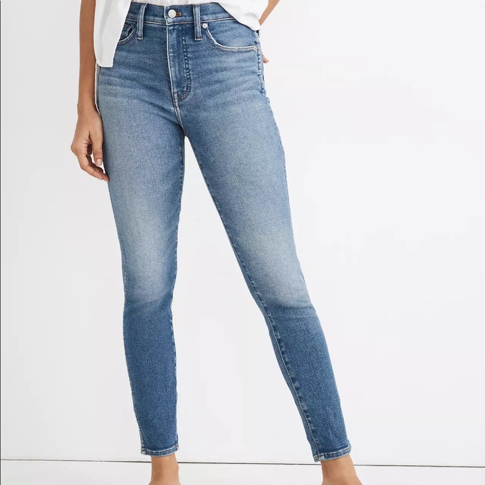 10" High-Rise Skinny Crop Jeans in Sheffield Wash